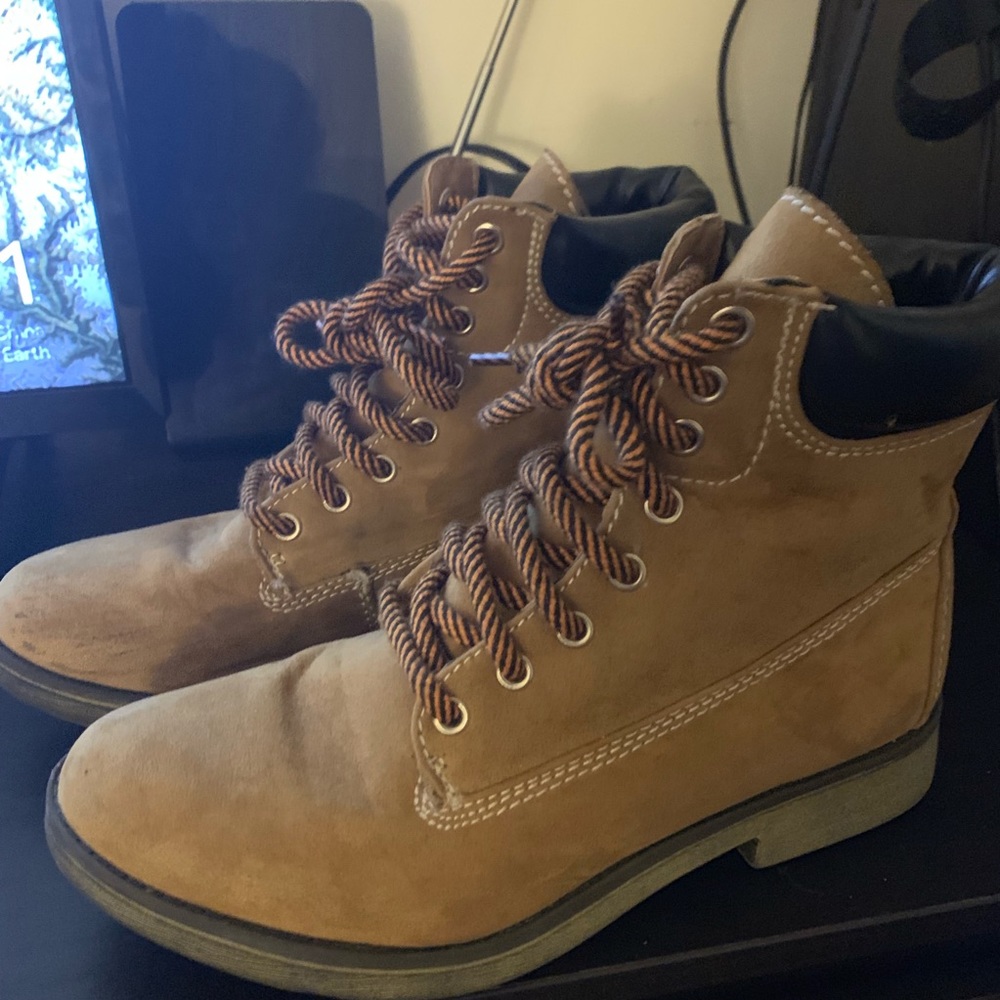 Candie’s Timberland Style Brown Boots